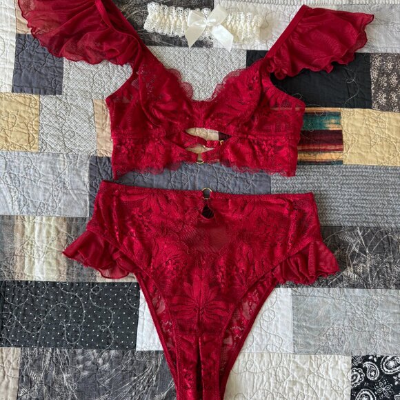 New Mentionables Red Lace Mesh Keyhole Bralette & High Leg Crotchless Panty Smal - Picture 11 of 14